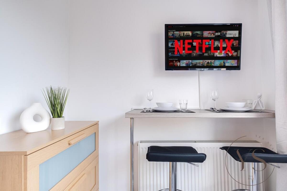 Sienna Longton Studio 2C - Wi-Fi, Alton Towers, Netflix Stoke-on-Trent Exterior foto