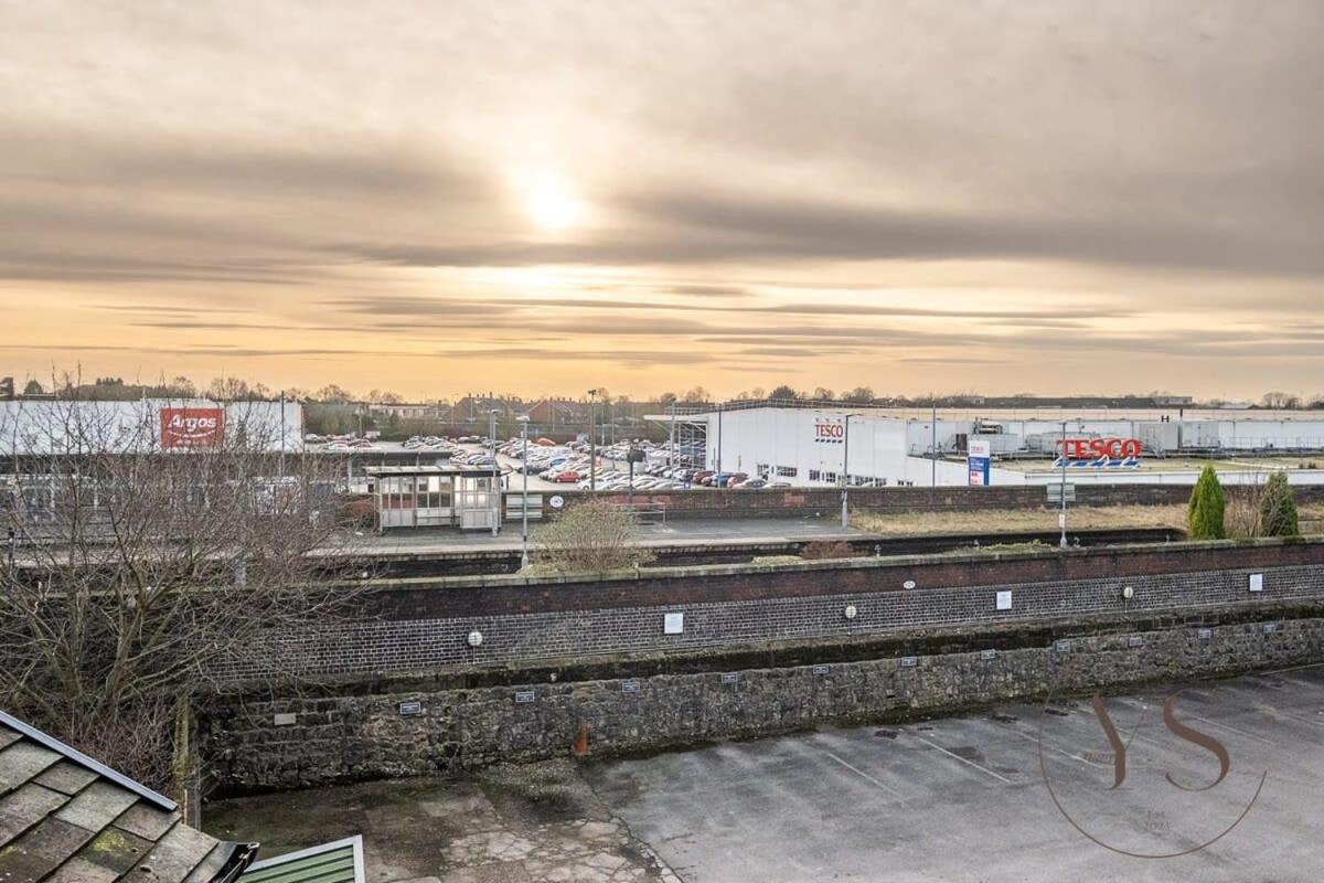 Sienna Longton Studio 2C - Wi-Fi, Alton Towers, Netflix Stoke-on-Trent Exterior foto